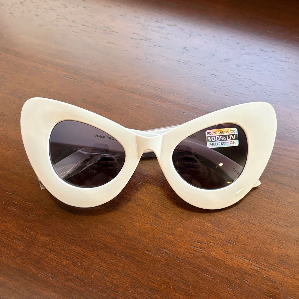 Retro White Mod Super Trendy Women's Fashion Cat Eye Sunglasses 100% UV Protec.
